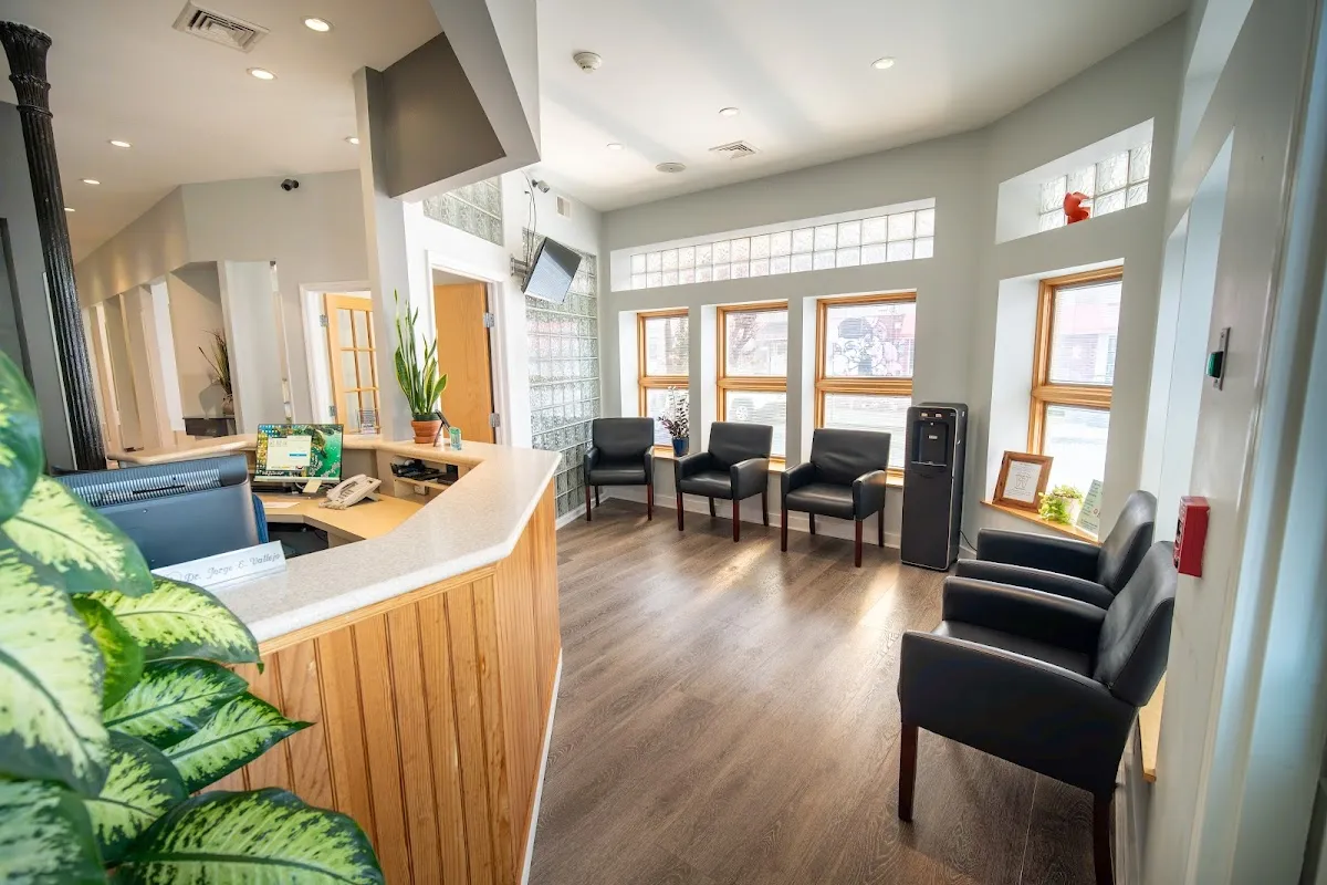 Jorge E Vallejo DMD - Orthodontist in Newark